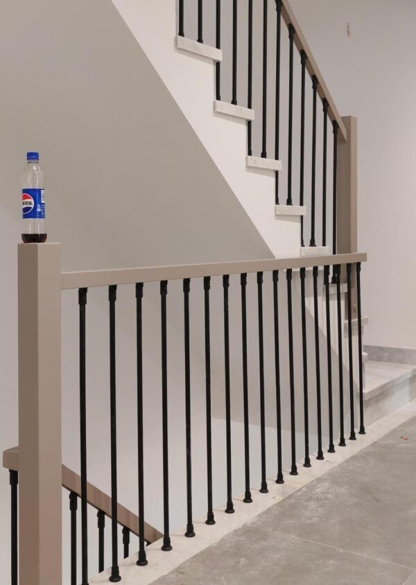WT8040 Decorative Aluminum Handrail Posts Durable & Low Maintenance Stair Solution