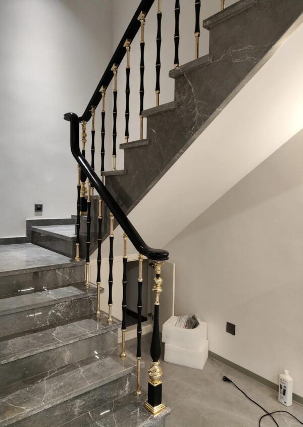 WT8025 Luxury Golden Aluminum Balusters Railings Stair Bracket Indoor DIY Design - Image 3