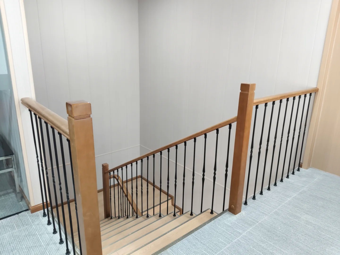 WTH5009 Custom Matt Black Square Post Stair Railing Modern Design for Villa Application