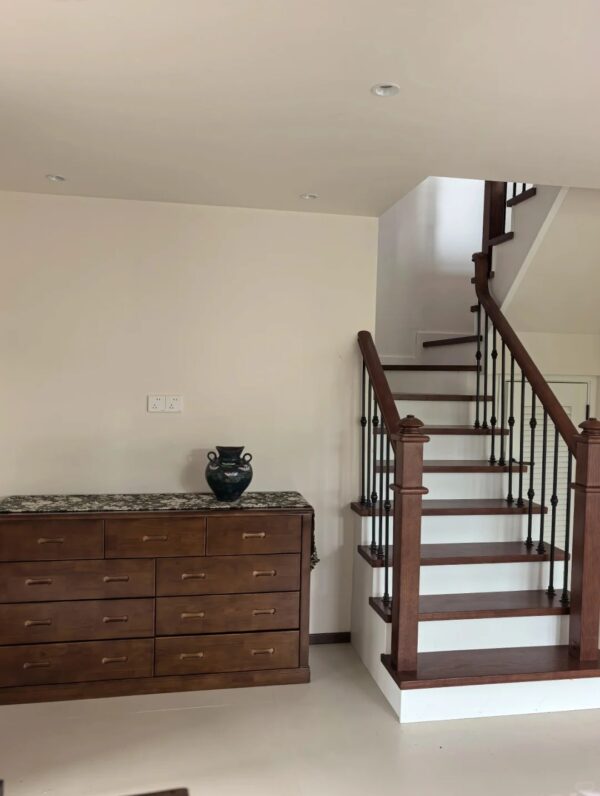 WTH5013 Modern Design Wrought Iron Verandas Indoor Stair Railings and Balusters for Villas Durable Wrought Iron Staircase Features - Image 2