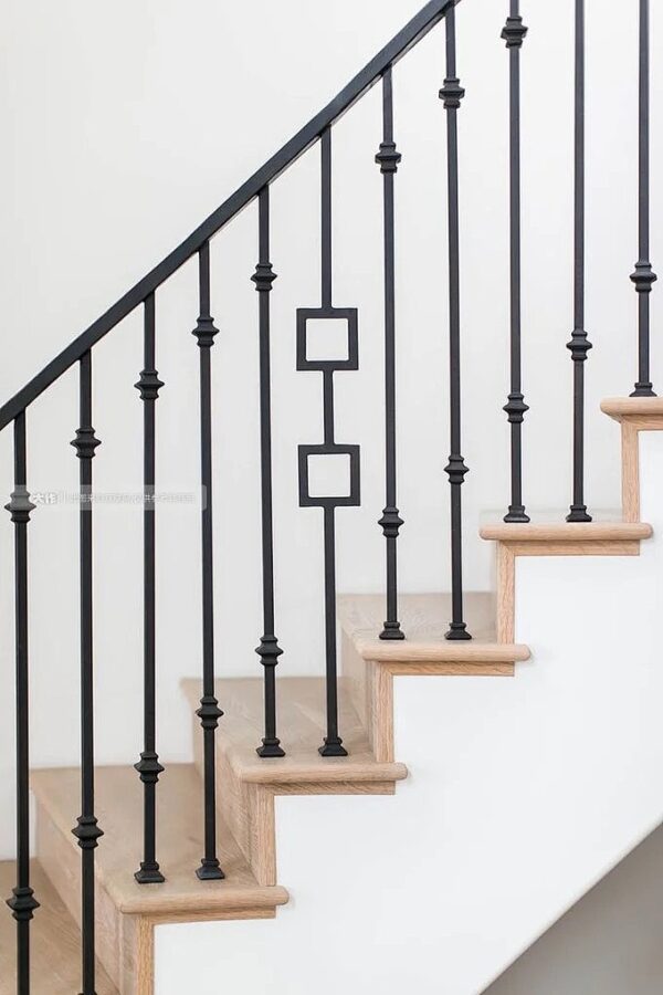 WTH5047 Modern Indoor Villa Design Durable Wrought Iron Post for Luxury Black & Gold Staircase