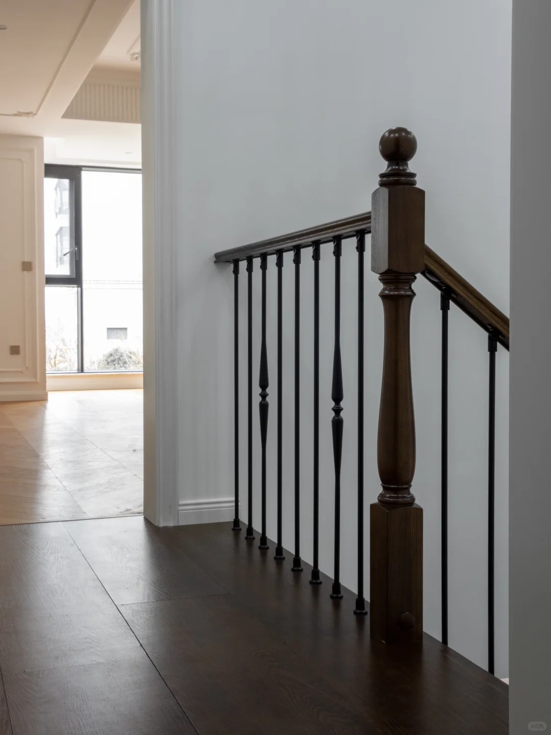 WTH5113 Modern Style Indoor Wrought Iron Stairpost Villa Column Iron Railing Pillar for Contemporary Decors - Image 2