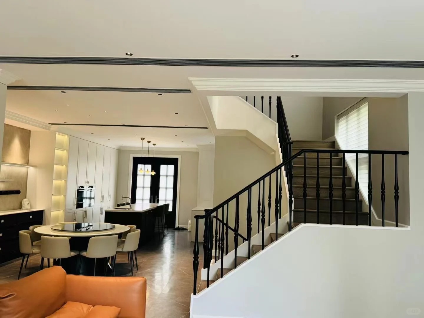 WTH5113 Modern Style Indoor Wrought Iron Stairpost Villa Column Iron Railing Pillar for Contemporary Decors