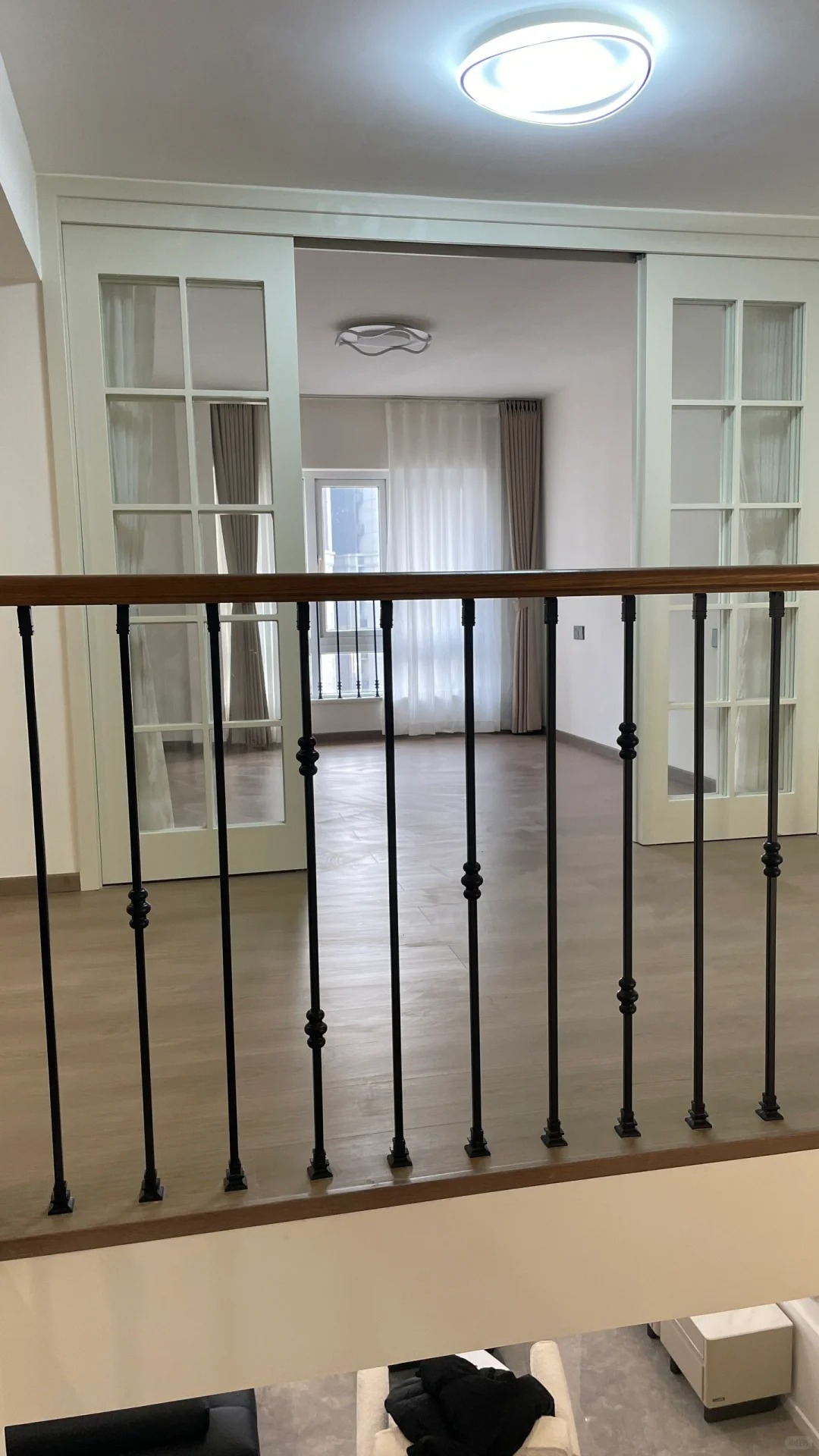 WTH5120 Modern Style Indoor Home Staircase Decoration Round Metal Stair Balusters and Spindles Post Spiral Shape for Villas