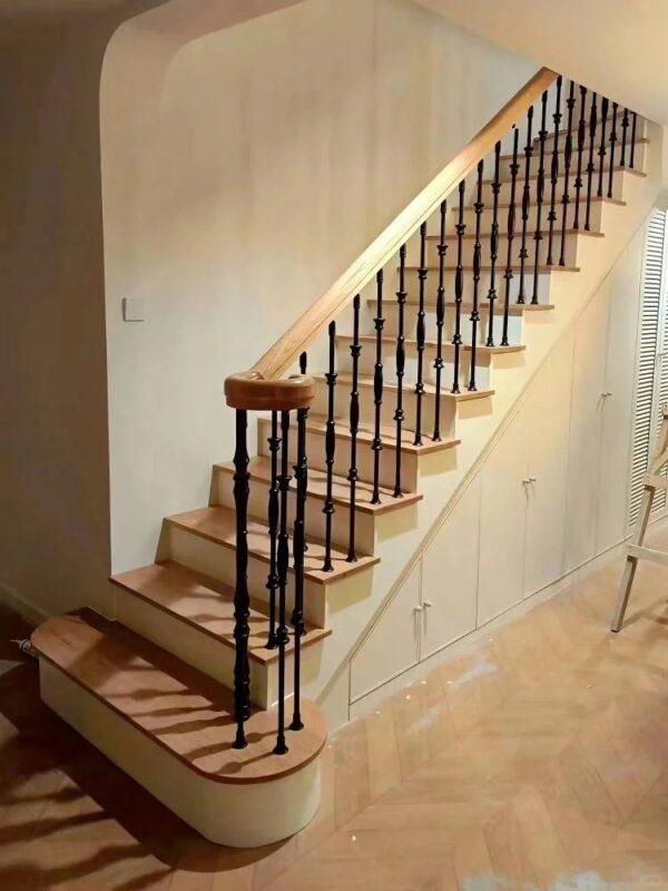 WTH5125 Modern Design Spiral Stair Railings China's Decorative Wrought Iron Balcony Railing Balustrade for Villas